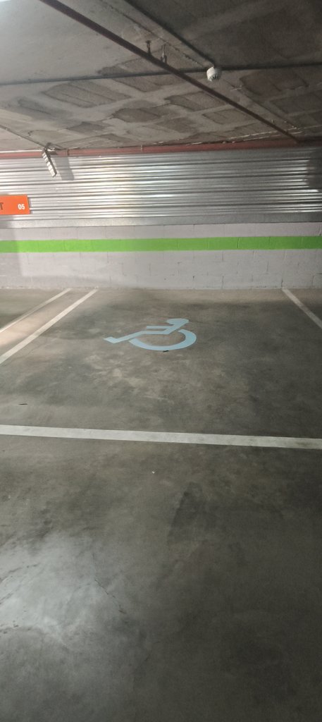 Plaza reservada para PMR en parking interior