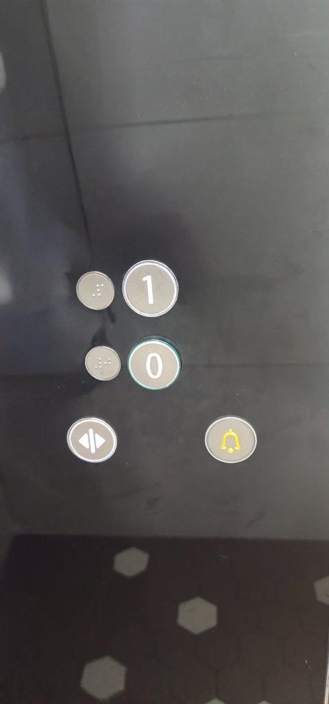 Buttons at 1 meter height with relief and braille system