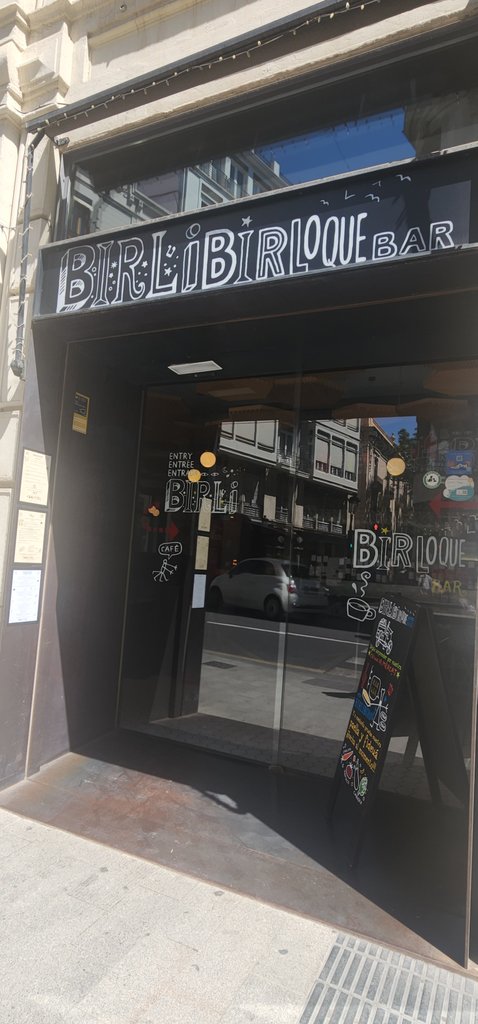 Acceso sin escalones ni desniveles. Puertas automáticas