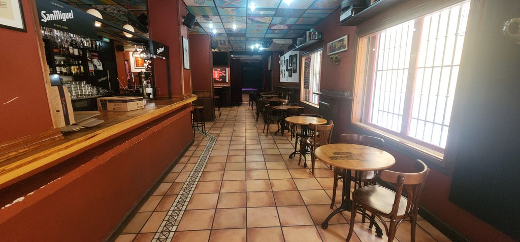 Iluminación natural y artificial suficientemente buena