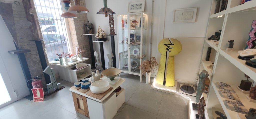 Zona de acceso amplia sin desniveles