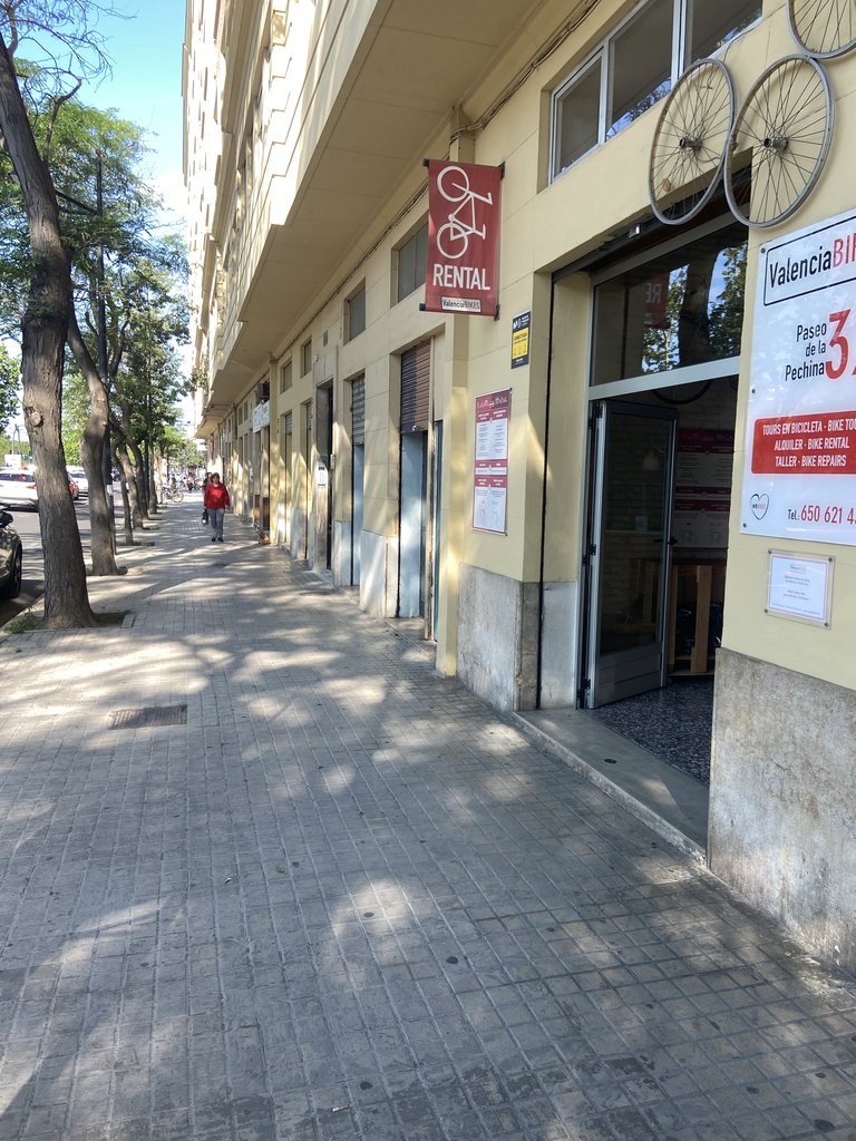 Acceso al establecimiento.