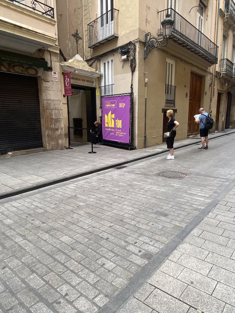 Acceso exterior al establecimiento.