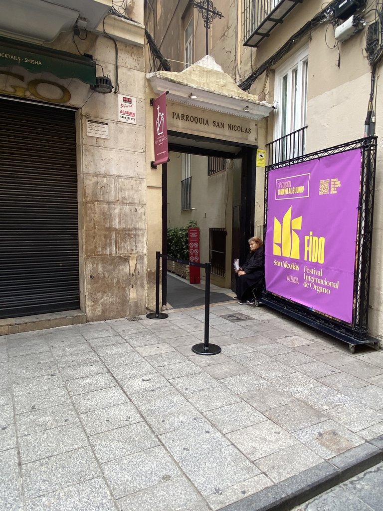 Primeras puertas de acceso al establecimiento.