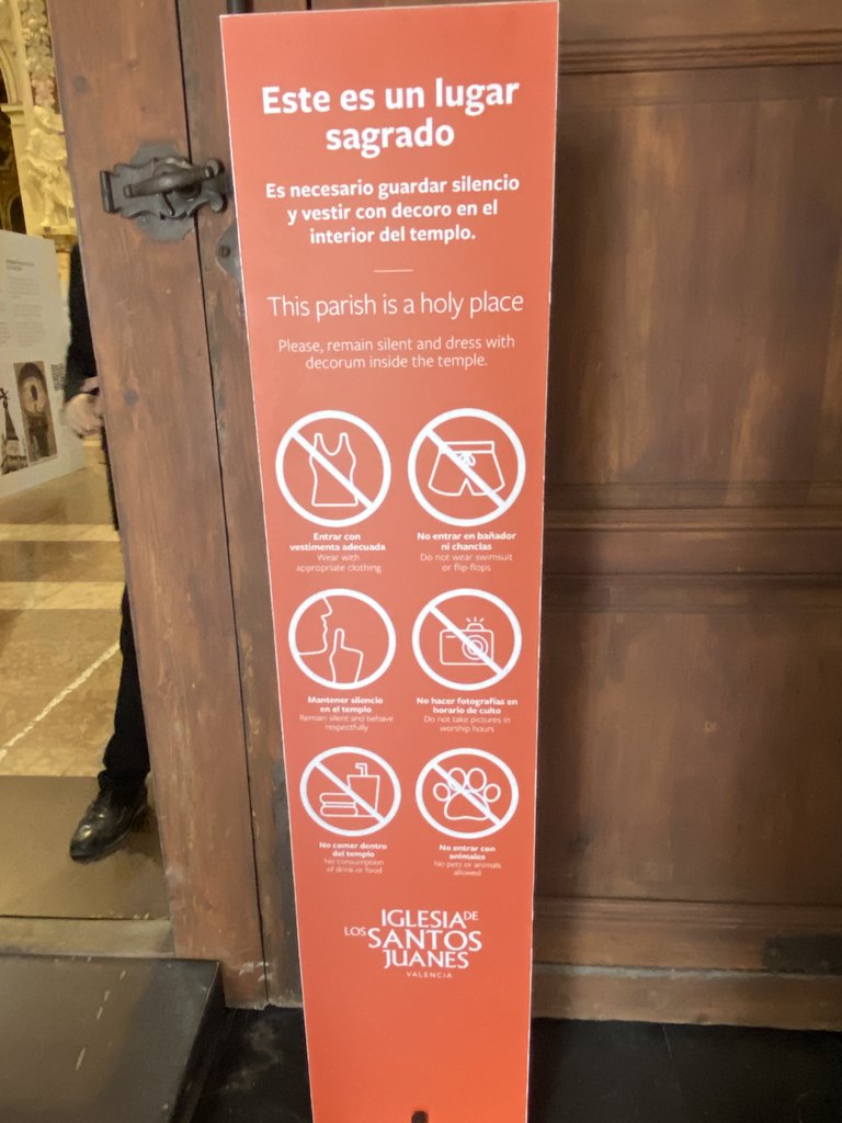 Señalización normas de comportamiento en el interior del establecimiento.