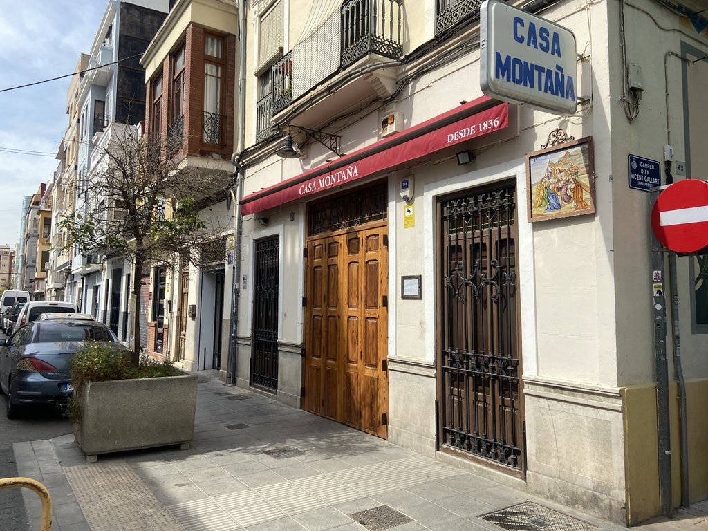 Acceso exterior al establecimiento.