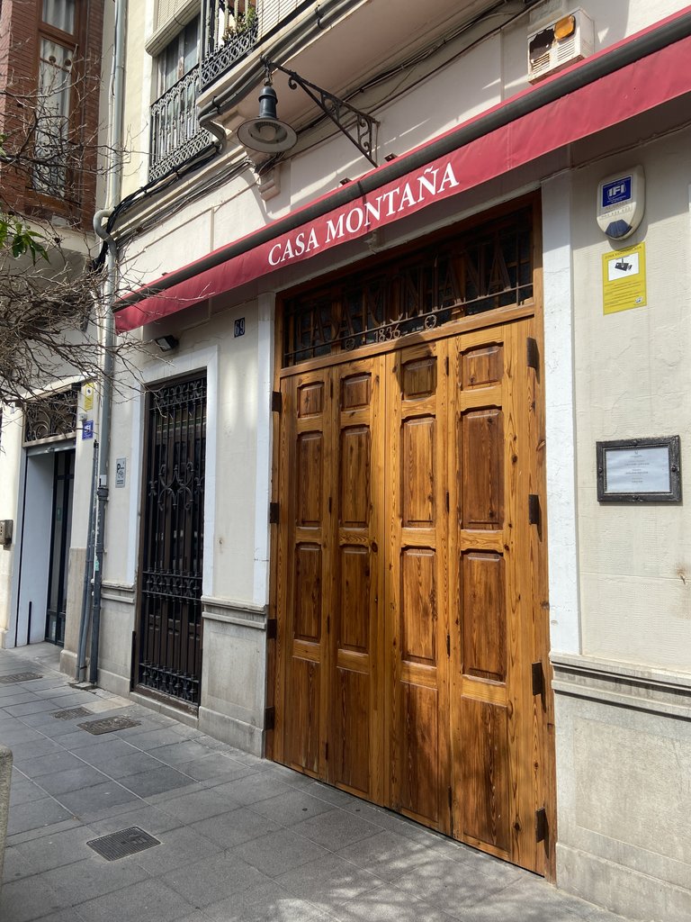 Acceso principal al establecimiento.