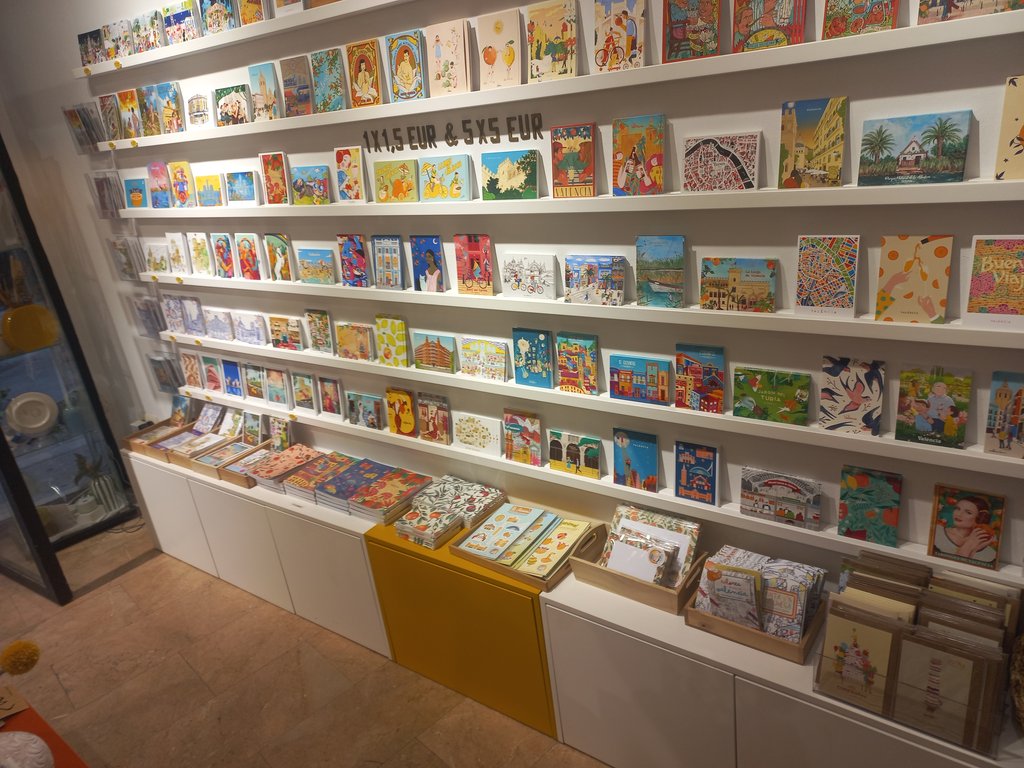 Los expositores permiten ver todos los artículos expuestos.