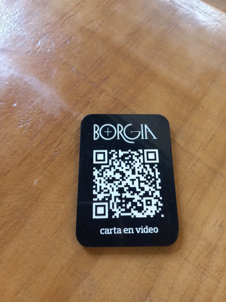 Carta visual mediante QR y vídeos demostrativos de elaboración de los platos.