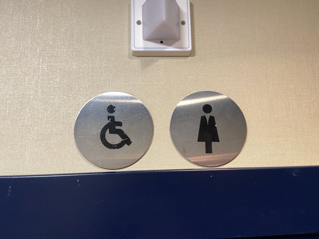 Señalización baño adaptado.