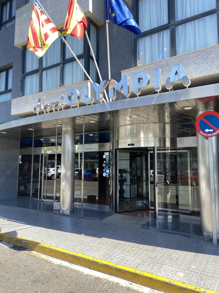 Acceso principal al establecimiento.