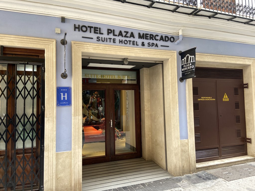 Acceso principal al establecimiento.