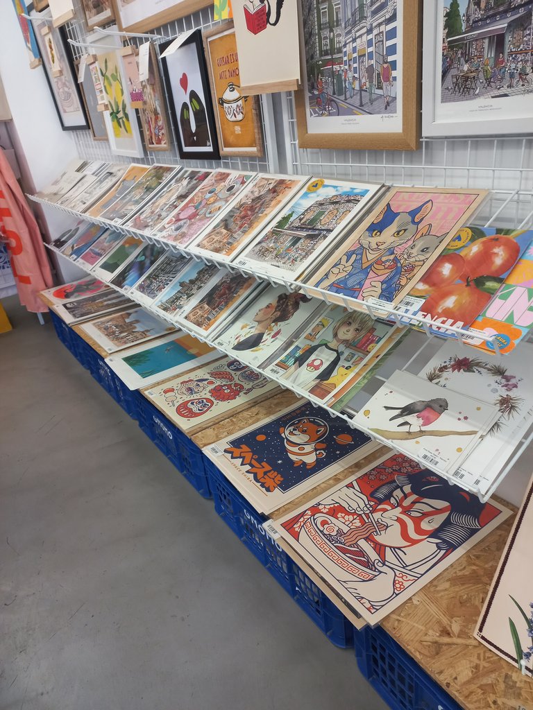 Expositores con buena distribución de los elementos. Permiten la visibilidad de su totalidad.