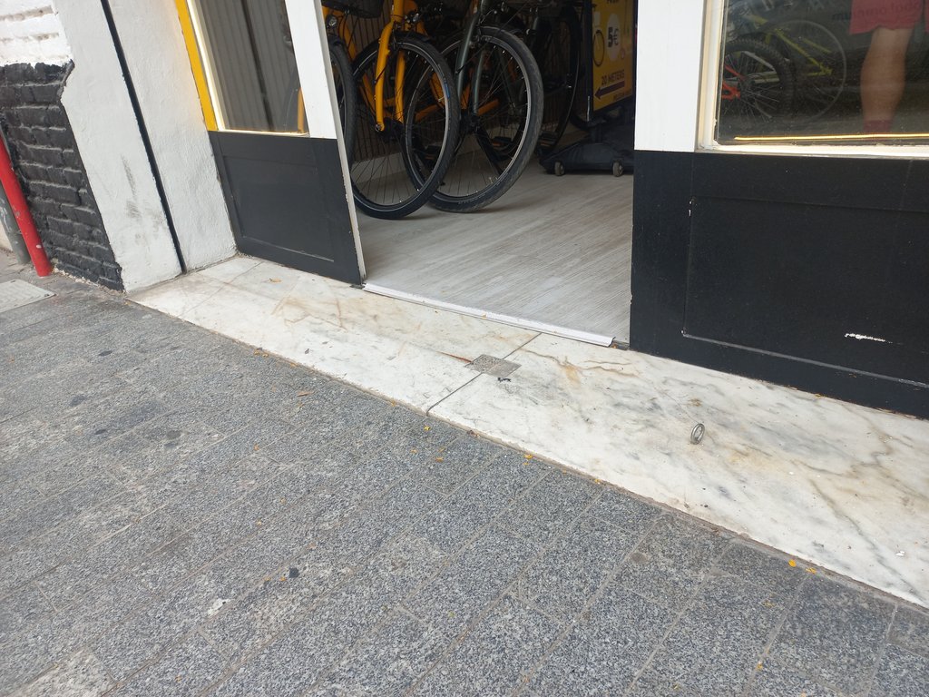 Acceso sin desniveles ni obstáculos.