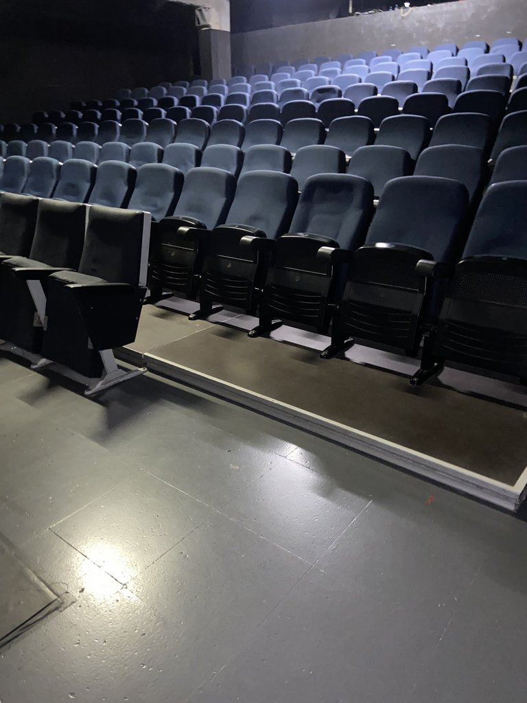 Espacio reservado para clientes en silla de ruedas.