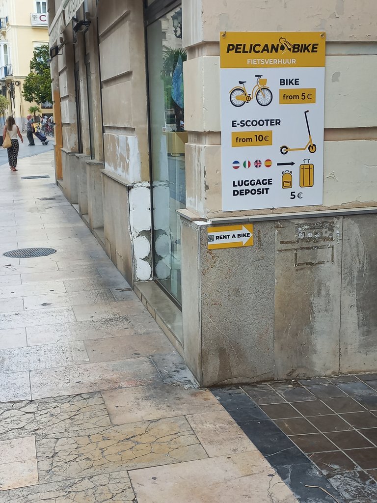 Orientación espacial mediante cartelería en inmediaciones.