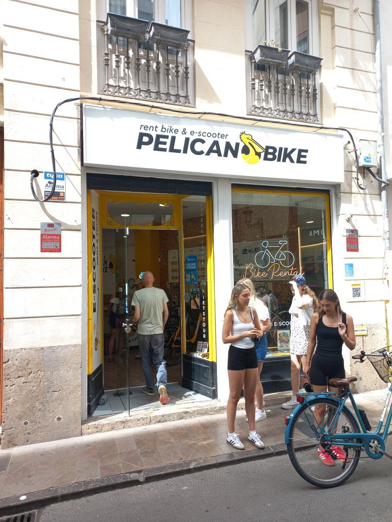 Establecimiento reconocible y fácilmente identificable.