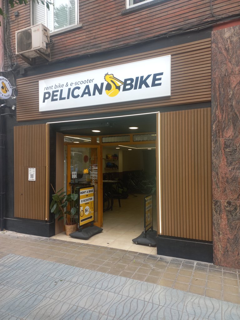 Establecimiento bien identificado y fácilmente reconocible.