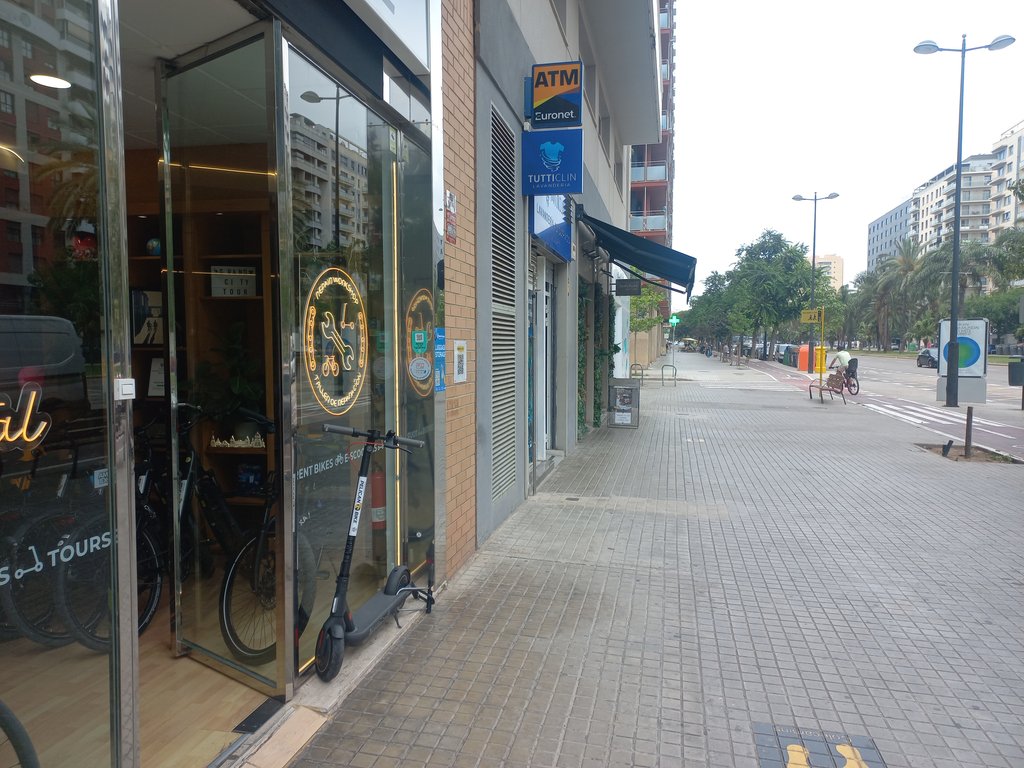 Itinerario de aproximación accesible.