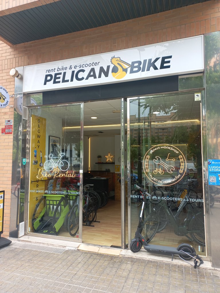 Establecimiento bien identificado y fácilmente reconocible.