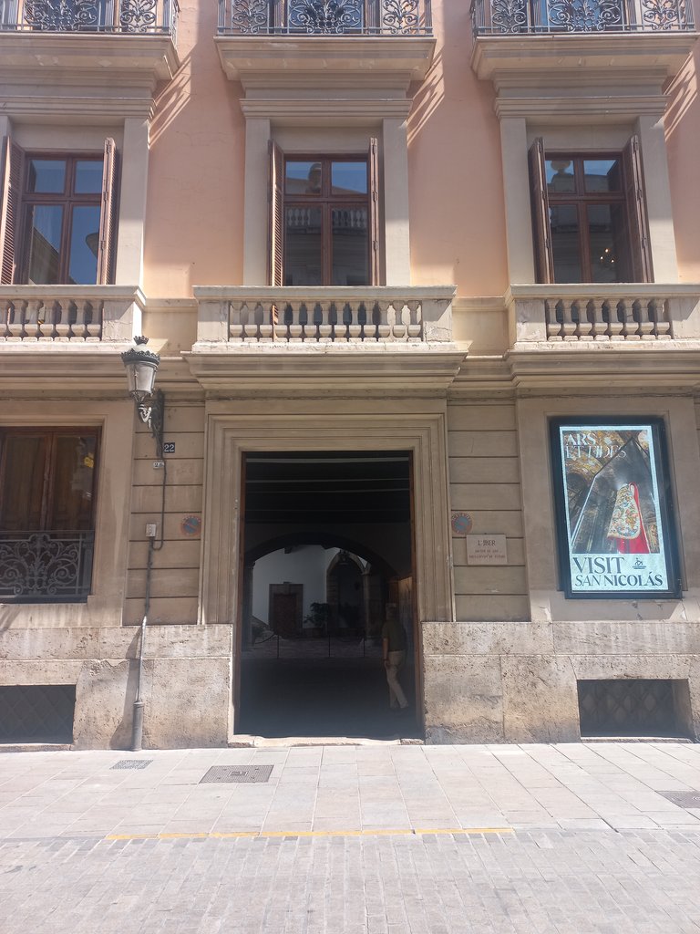 Fachada al establecimiento.