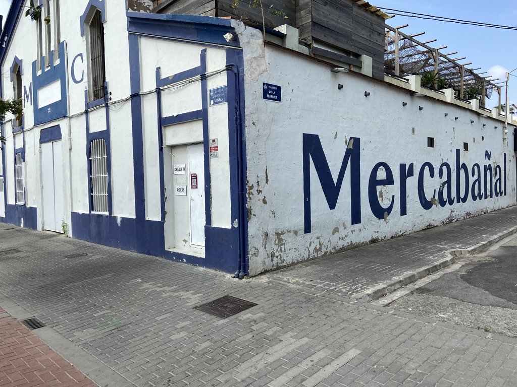 Acceso principal al establecimiento.