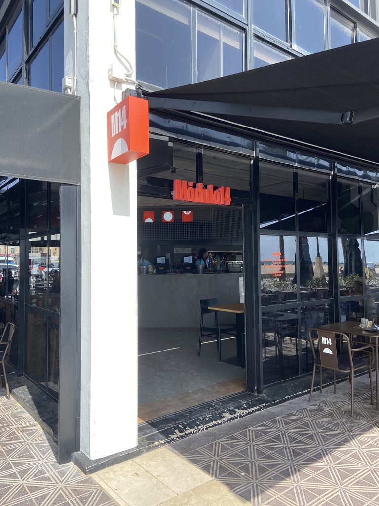 Acceso principal al establecimiento.