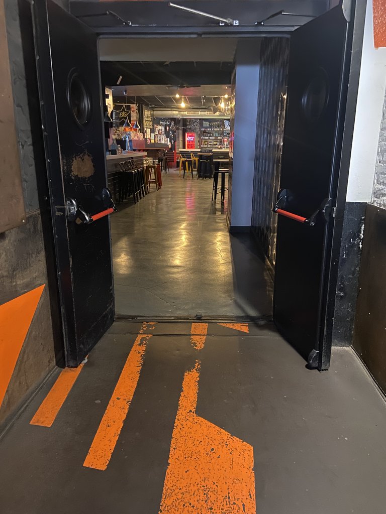 Puertas de acceso a zona de conciertos.
