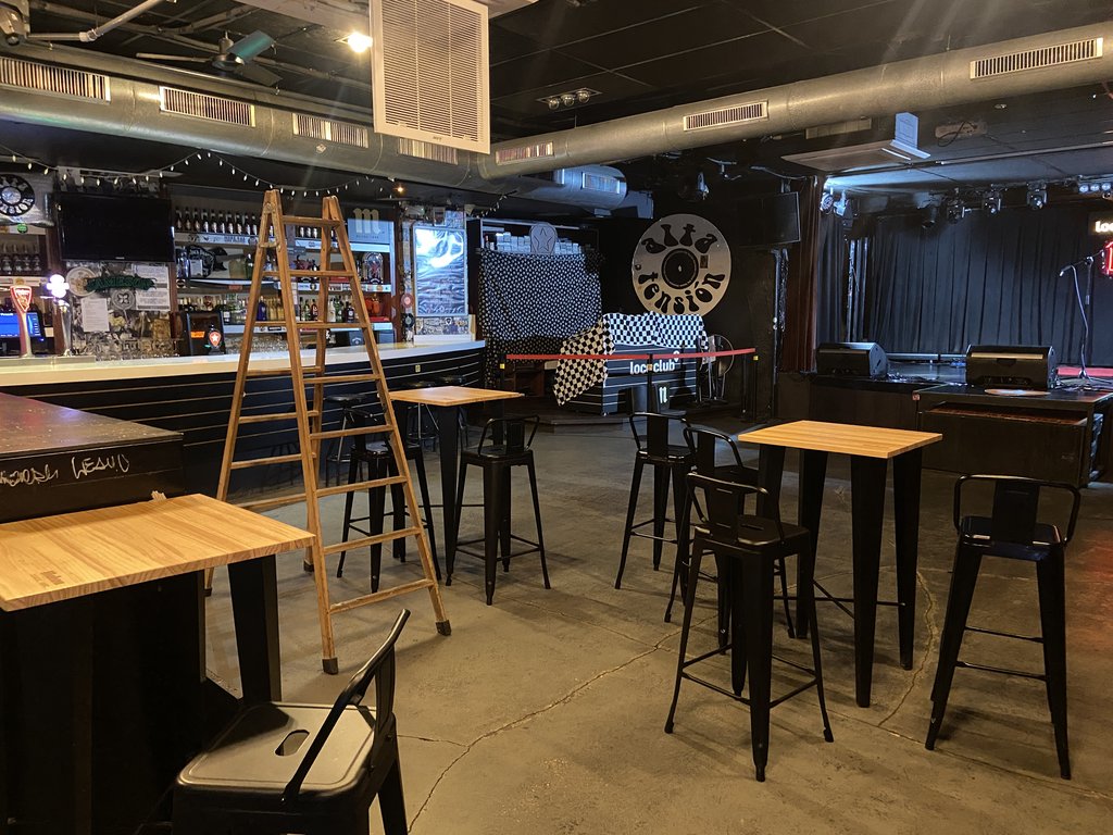 Espacio amplio zona de conciertos.