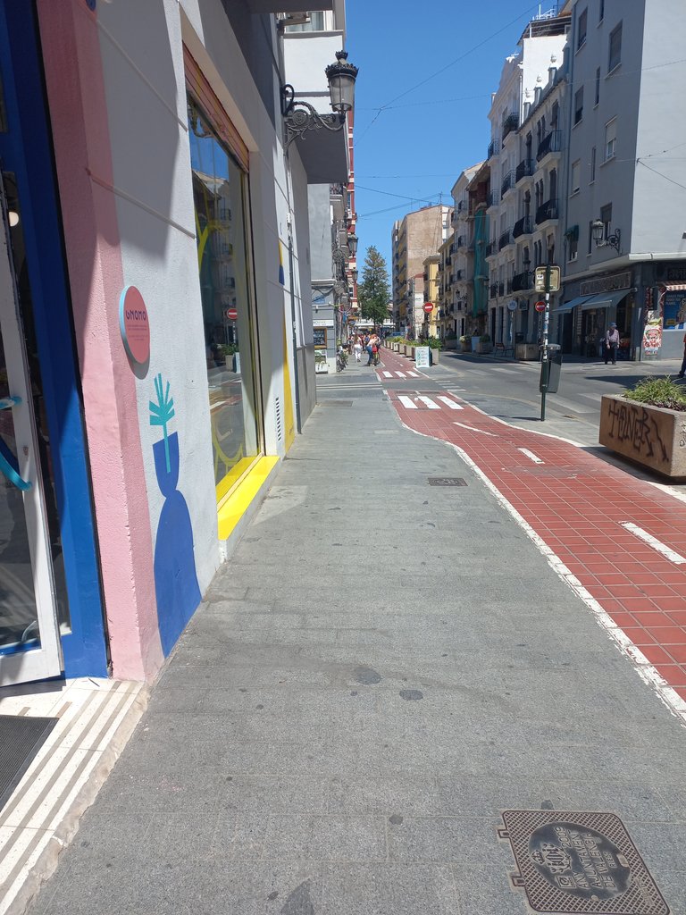 Recorrido exterior amplio con itinerario accesible.