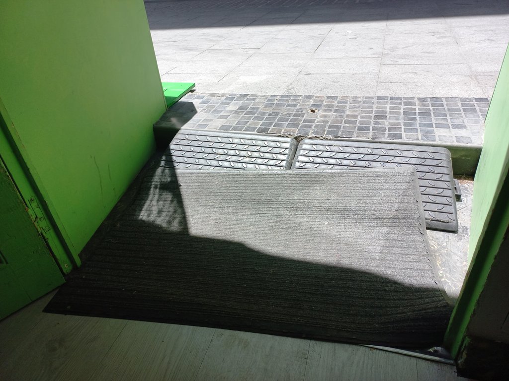 Rampa de acceso para superar desnivel.