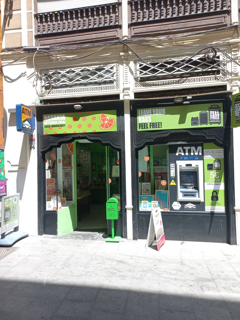 Establecimiento fácilmente reconocible.