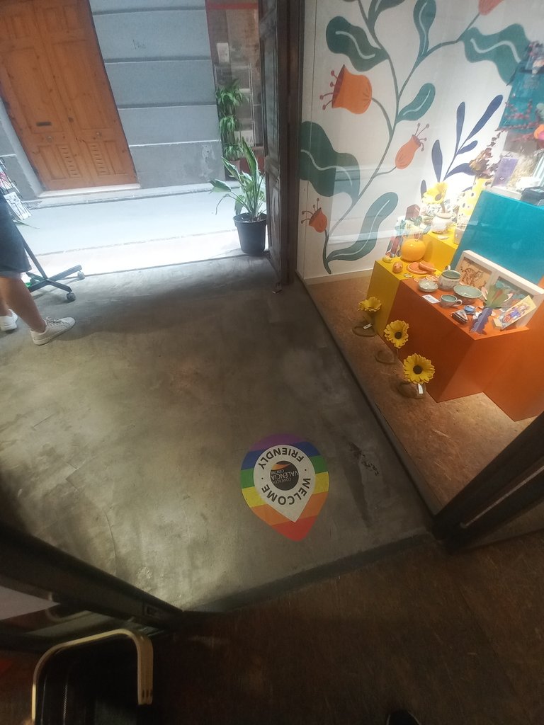 Rampa para superar desnivel con cota calle.