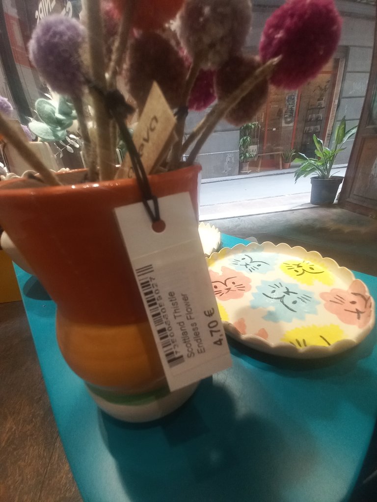 Etiquetado contrastado con el color del fondo y de fácil comprensión.