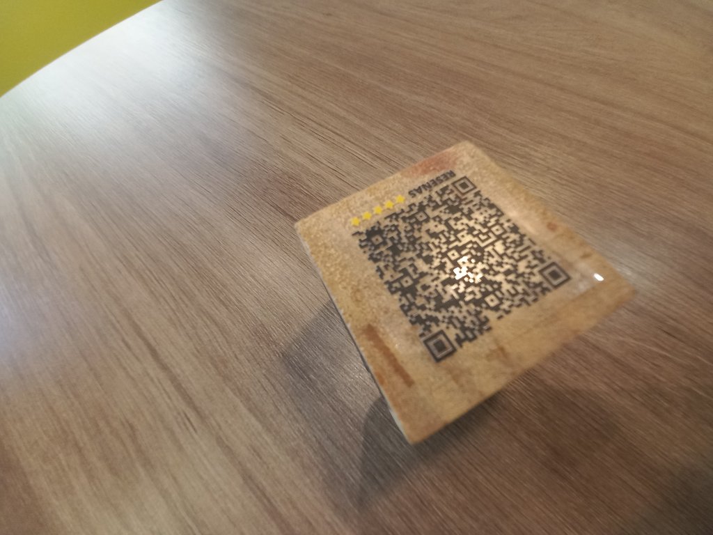 Sistema de QR para carta con imágenes y texto de la oferta gastronómica.