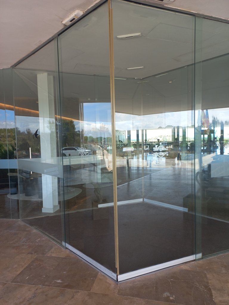 Puertas de acceso automáticas.