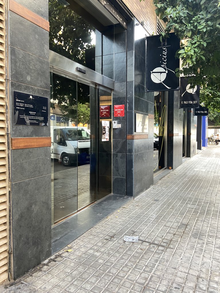 Main access to the establishment.