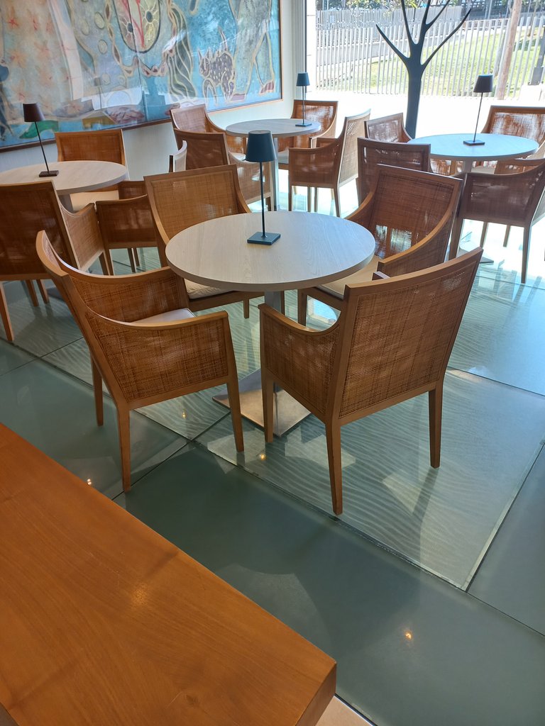 Equipamiento ergonómico en zonas comunes (Restauración y zonas de descanso)