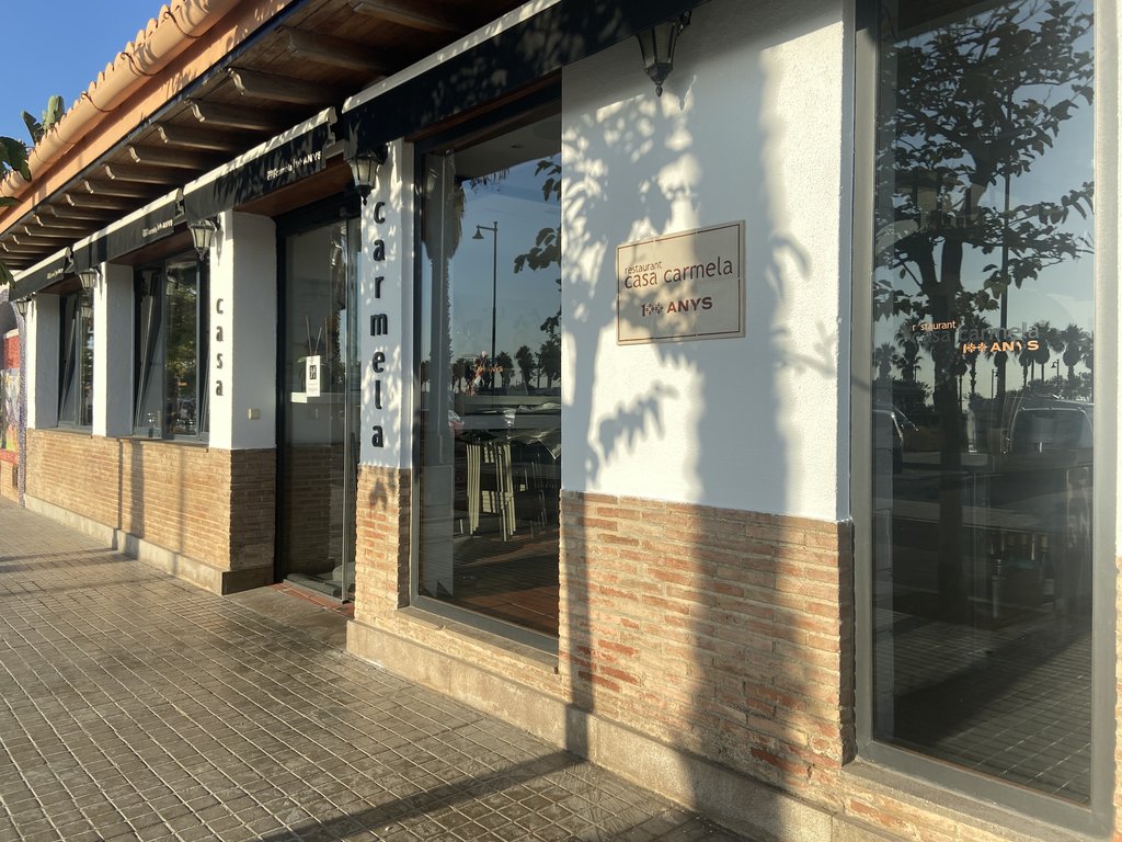 Acceso principal al establecimiento.