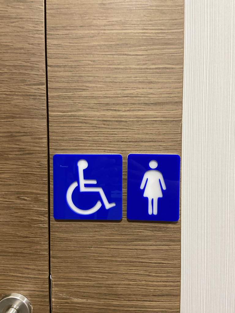 Señalización baños adaptados comunes.