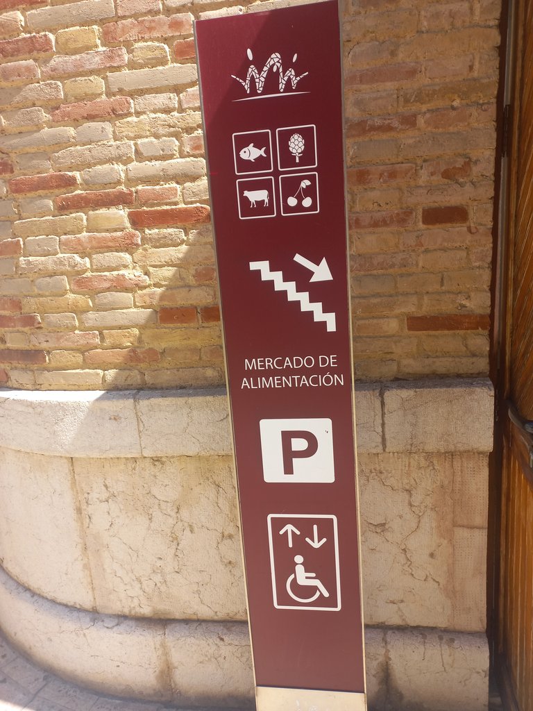 Sistemes de comunicació alternativa en senyalètica.