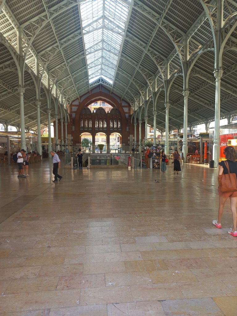 Recorreguts interiors amplis, ben definits i lliures d'obstacles.