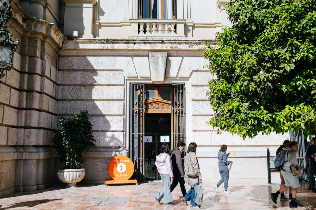 Entrada principal de la oficina. FVV