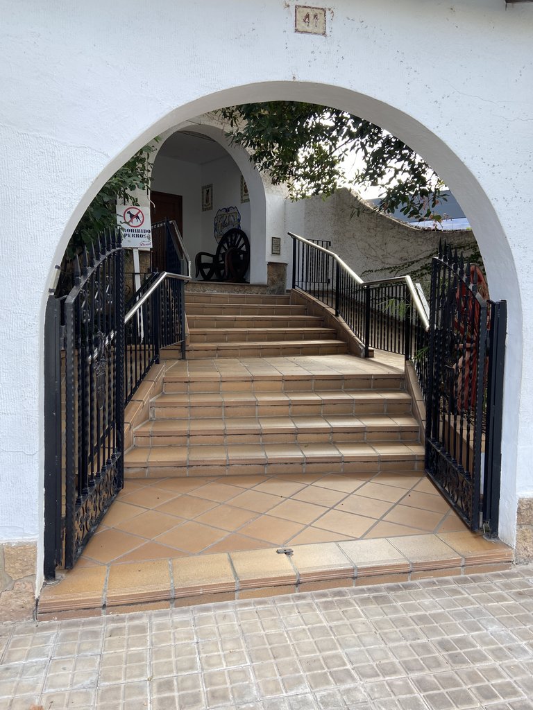 Acceso principal al establecimiento.