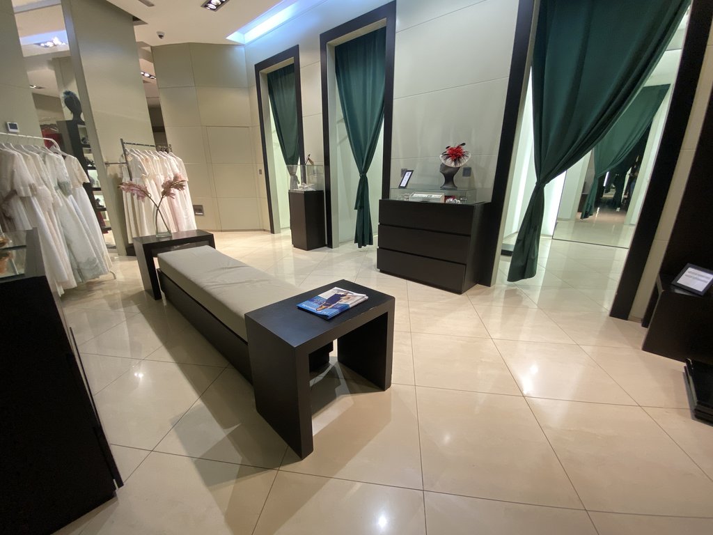 Rest area in front of fitting rooms.