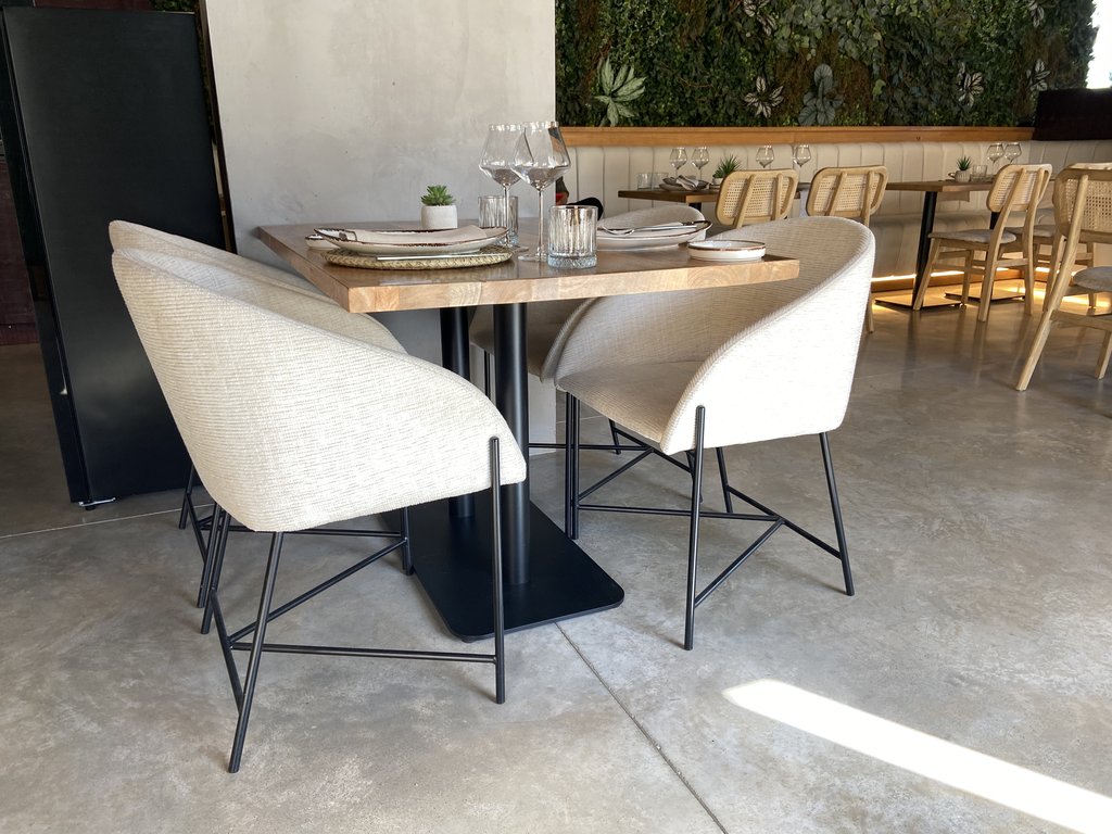 Accessible tables with appropriate height.