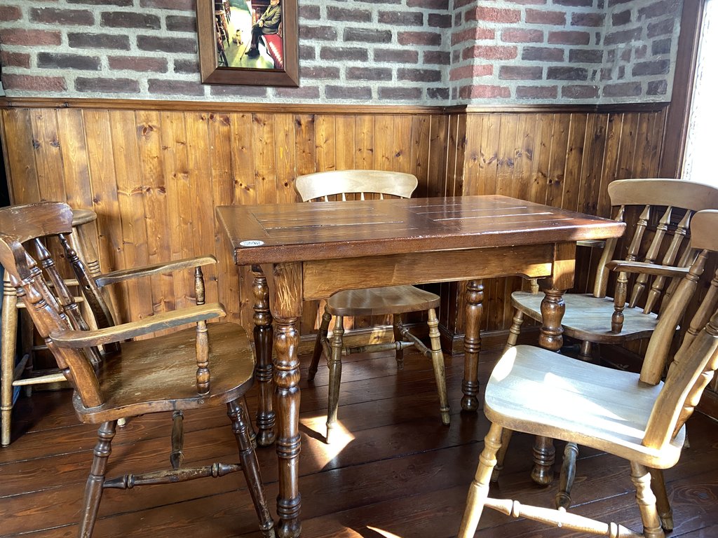 Accessible tables with appropriate height.