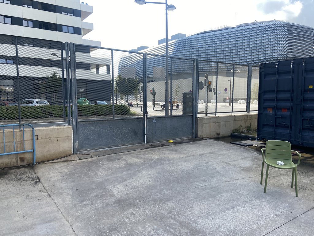 Entrada/ Salida accesible para vehículos de emergencia.