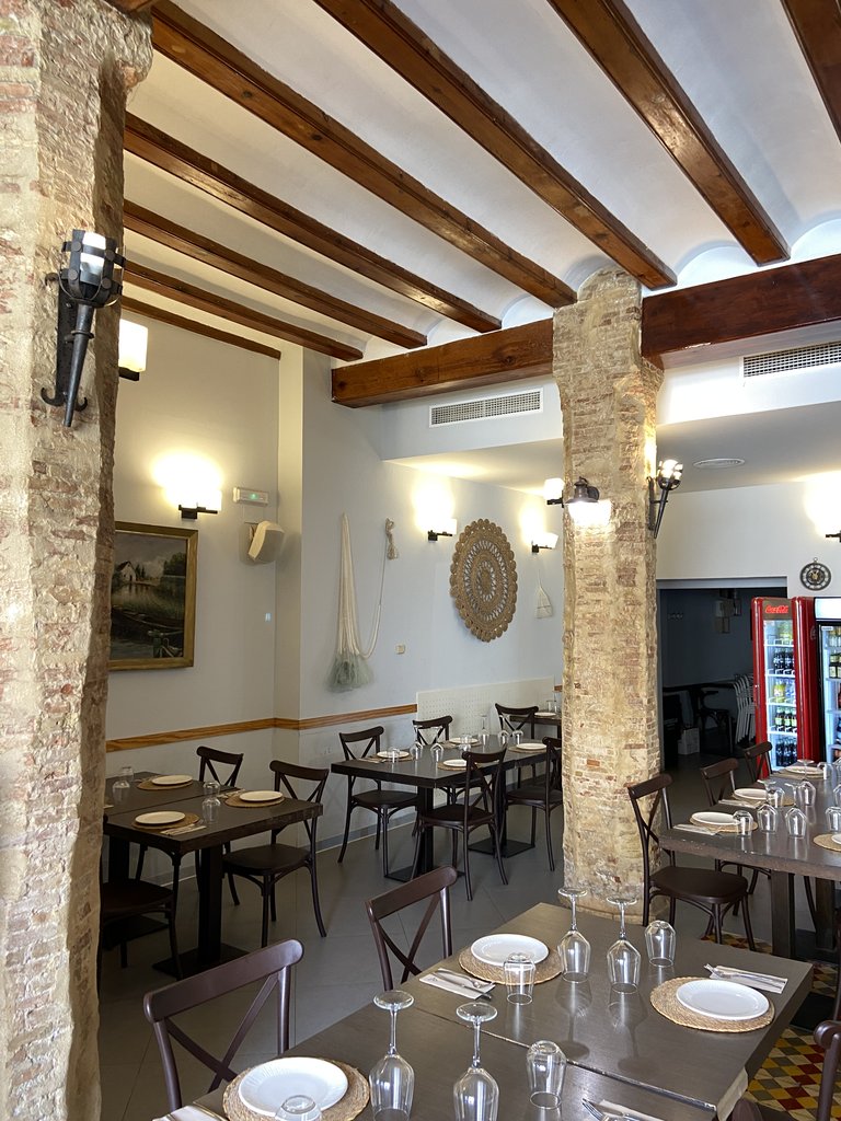 Accessible dining room, proper lighting and accessible tables at appropriate height.