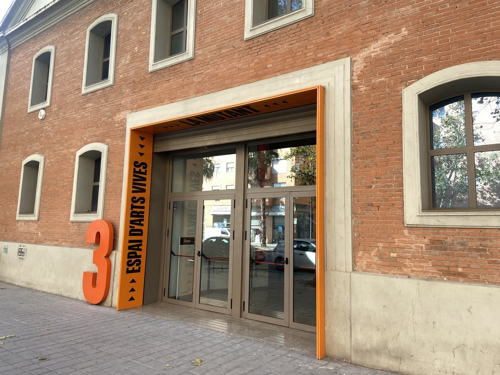 Acceso principal al establecimiento.